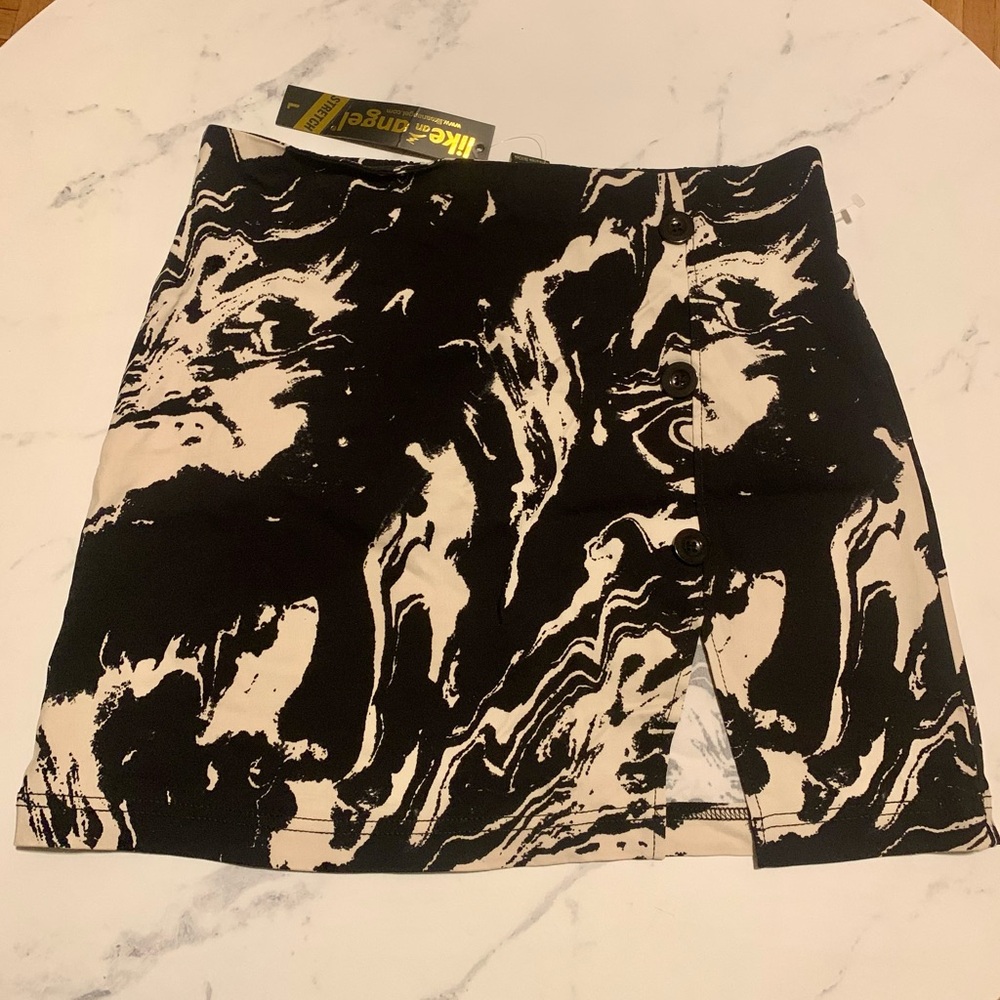 Chic Black and White Abstract Skirt